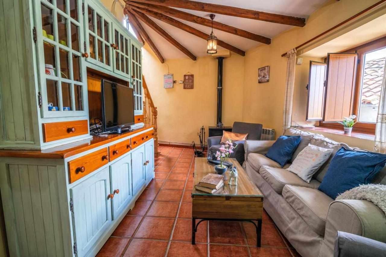 Casa Rural La Carrozal Senda Del Oso Orelleiru Exterior photo